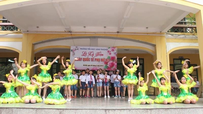 Học sinh tiểu học Láng Thượng vui văn nghệ ngày 8-3