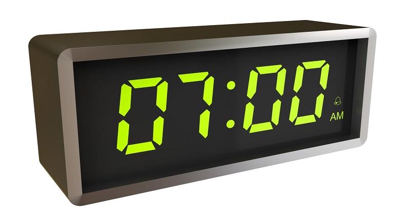 Nhìn vào góc chiếc đồng hồ sẽ thấy a.m nghĩa là giờ buổi sáng