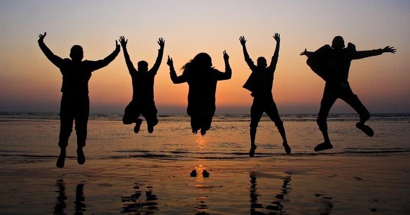 Ra ngoài cùng bạn bè để thay đổi tâm trạng