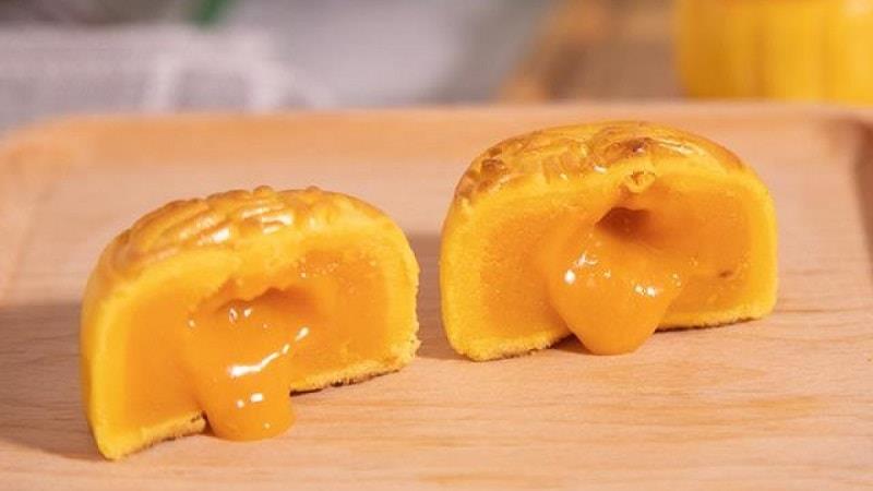 Làm bánh trung thu lava trứng muối đơn giản tại nhà