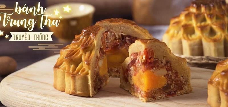Bánh trung thu truyền thống hương vị thập cẩm là món bánh đặc trưng của Tết trung thu