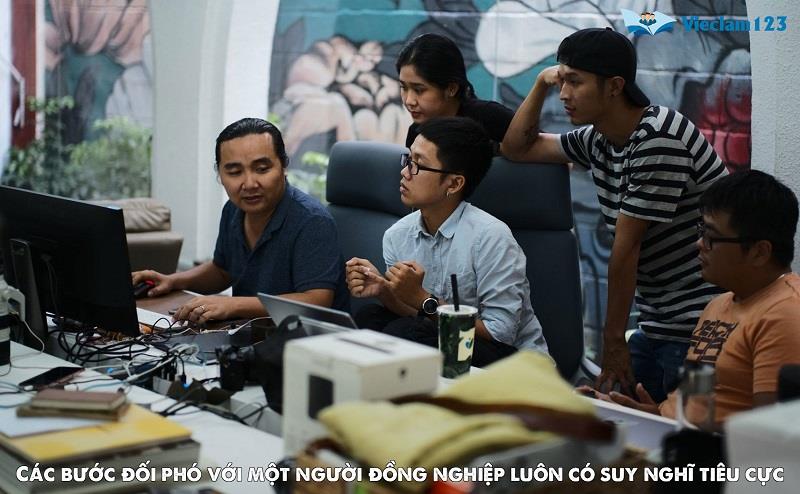 Các bước đối phó với một người đồng nghiệp luôn có suy nghĩ tiêu cực