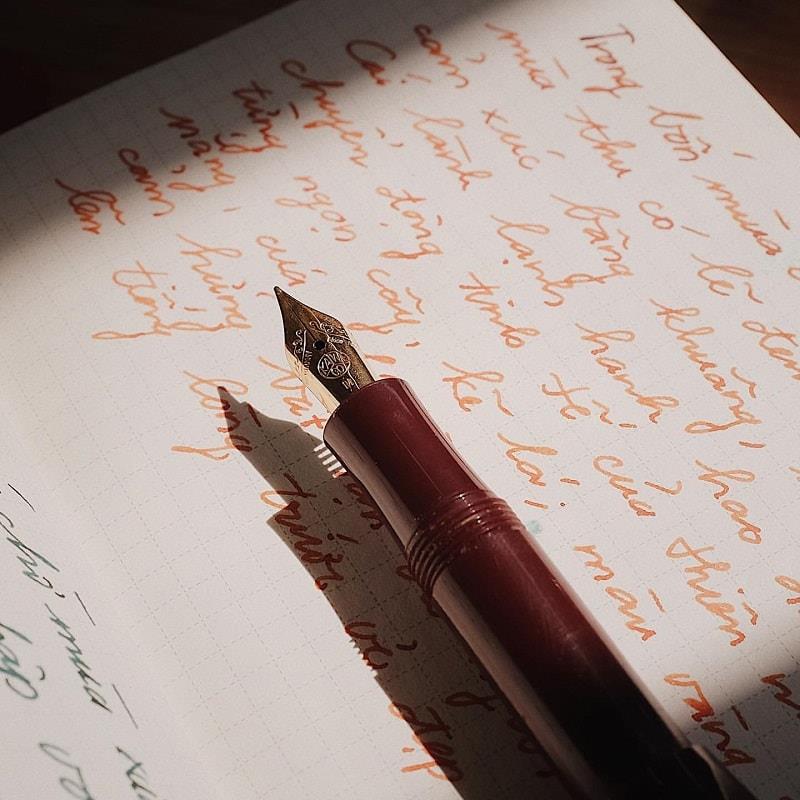 Cách cầm bút mực đúng sẽ không làm hỏng bút