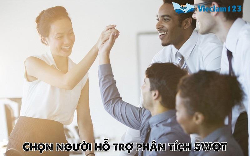 Chọn người hỗ trợ phân tích SWOT Chọn người hỗ trợ phân tích SWOT