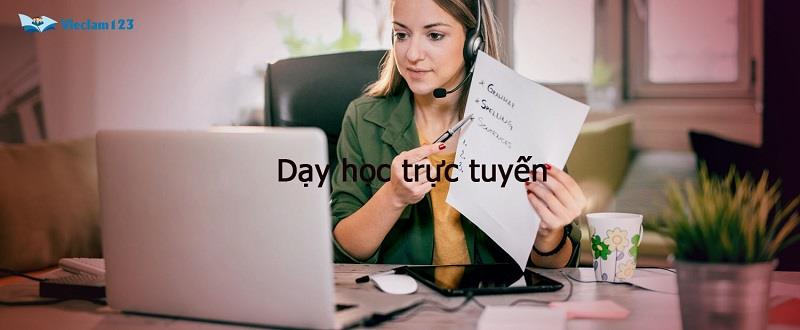 Dạy học trực tuyến tại nhà. 