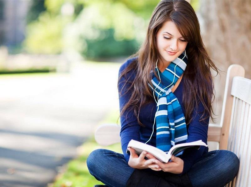 Chỉ học theo giáo trình và sách giáo khoa Chỉ học theo giáo trình và sách giáo khoa