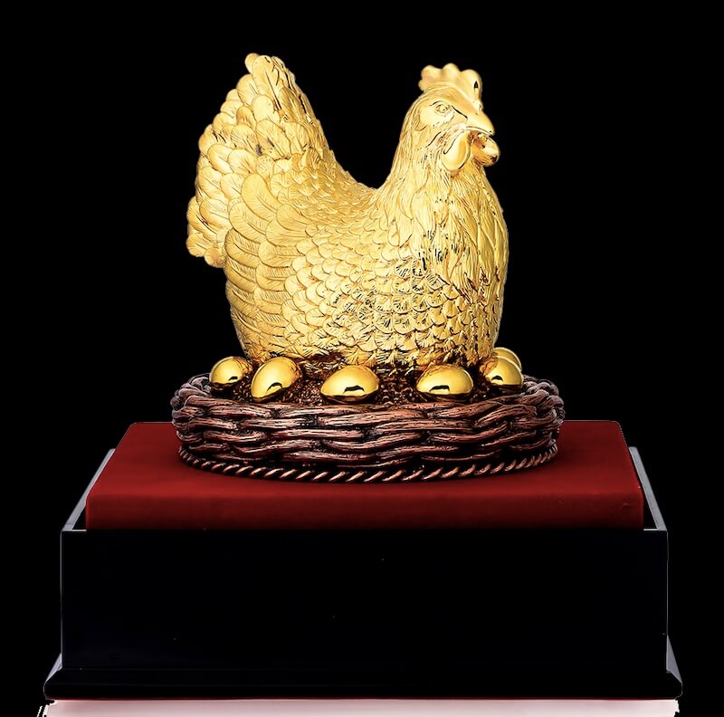 Gà đẻ trứng vàng