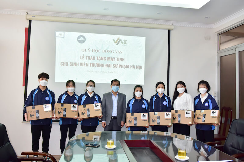 Trao học bổng Đại Học Sư Phạm Hà Nội