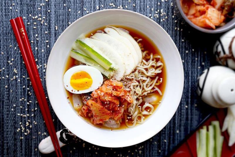 Mì lạnh thường ăn kèm với nhiều nguyên liệu khác nhau