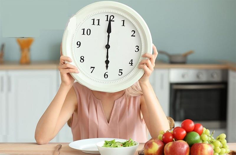 Ăn uống hợp lý và không nên sử dụng nhiều chất béo trước khi ngủ