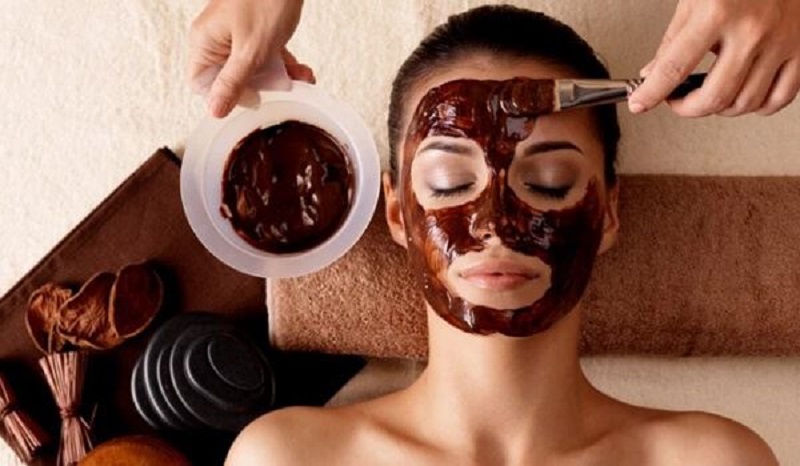 Làm săn chắc da và trị quầng thâm mắt