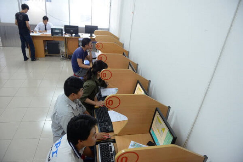 Thi lý thuyết trên máy tính 