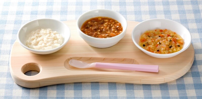 Bé 12 tháng tuổi đã có thể ăn cơm nát