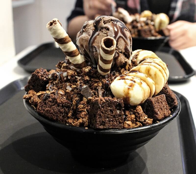 Bạn có thể tự làm Bingsu socola tại nhà
