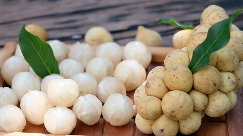 Không nên ăn hạt và vỏ quả bòn bon vì có chứa chất độc