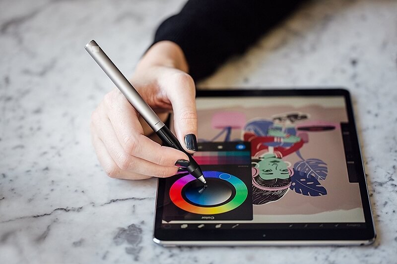 Bút cảm ứng là công cụ bắt buộc phải có