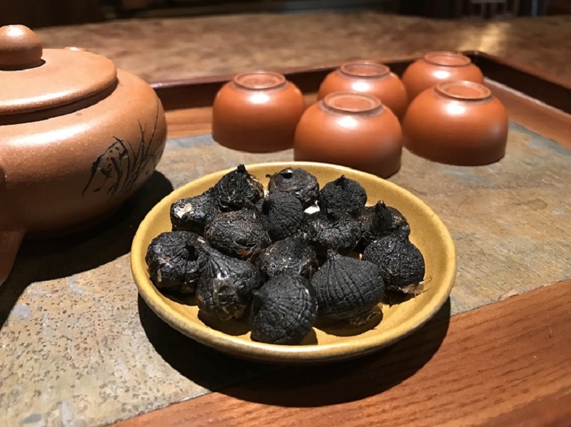 Bật mí cách ăn tỏi đen sao cho đúng nhất