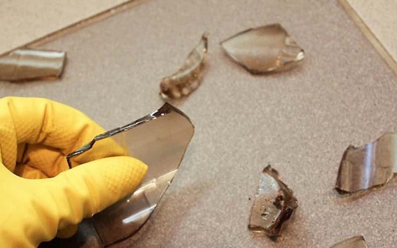 Dọn dẹp gương ngay khi vỡ