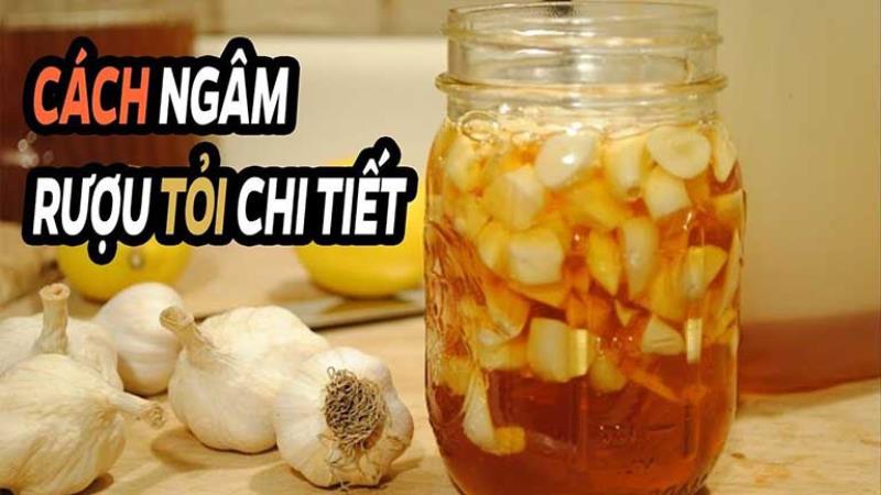 Tỏi trắng ngâm rượu đơn giản tại nhà