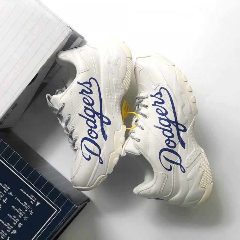 Cách phân biệt giày real và hàng giày fake