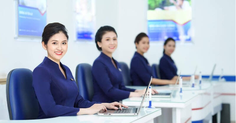 Kể về công việc của một giao dịch viên ngân hàng