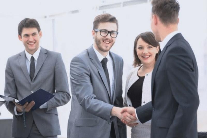 Về chế độ làm việc của người bán hàng