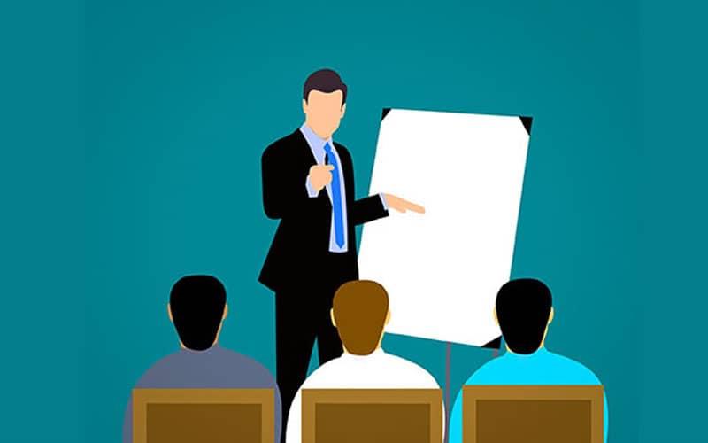 Chia sẻ kinh nghiệm của bản thân với nhân viên bán hàng