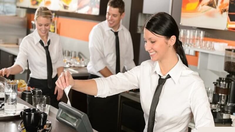 Ăn mặc định, gọn gàng trước khi phỏng vấn