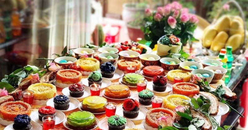 Chuẩn bị mâm cúng ngoài trời