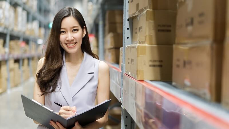 Chuyên viên mua hàng là người chịu trách nhiệm thu mua