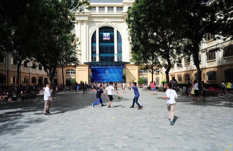 Trường dân lập thường được xây dựng hiện đại và khang trang