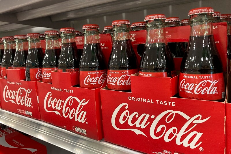 Tẩy vết mốc trên quần áo bằng xăng và coca