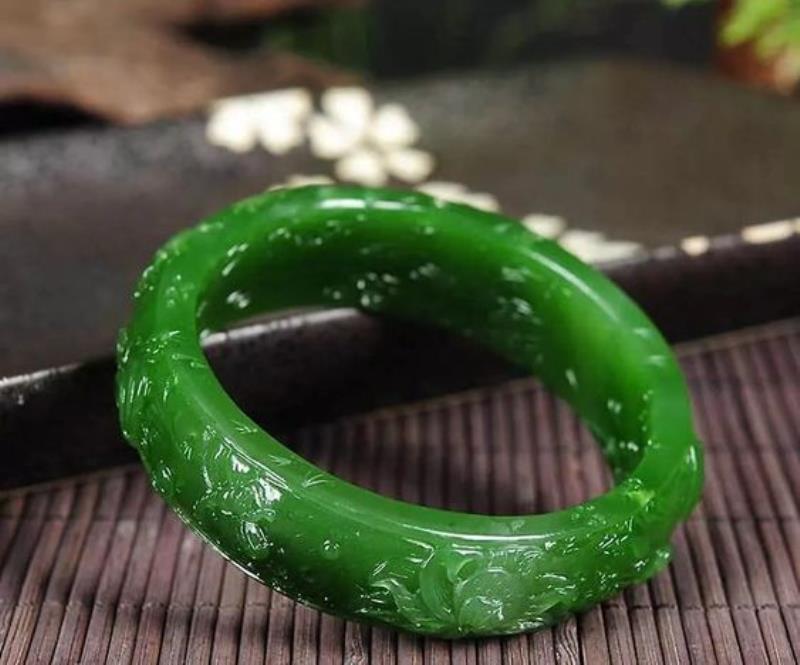 Nephrite có nhiều công dụng tốt cho sức khỏe