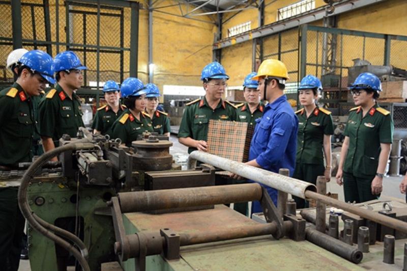 Điều kiện để trở thành công nhân quốc phòng