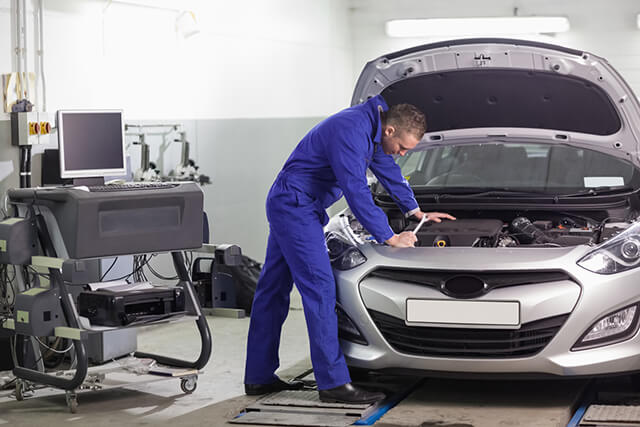 Công việc về sửa chữa và nghiên cứu phát triển ô tô