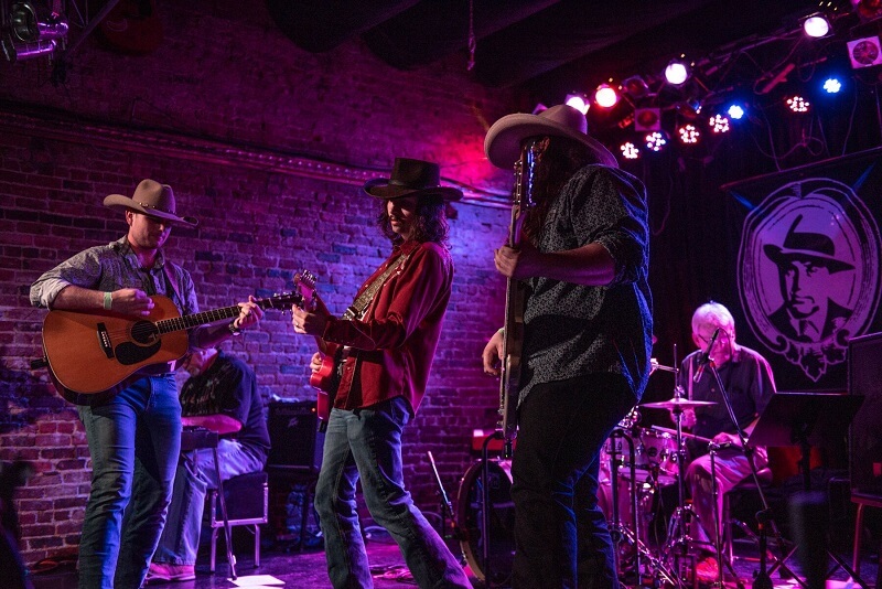 Country music là tên gọi của dòng nhạc đồng quê