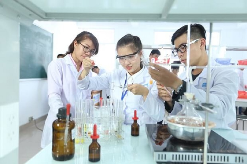 Cử nhân ngành xét nghiệm tên tiếng anh là gì