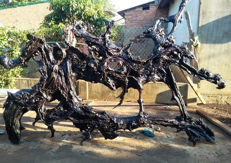 Tác phẩm được thể hiện ở dạng vật chất