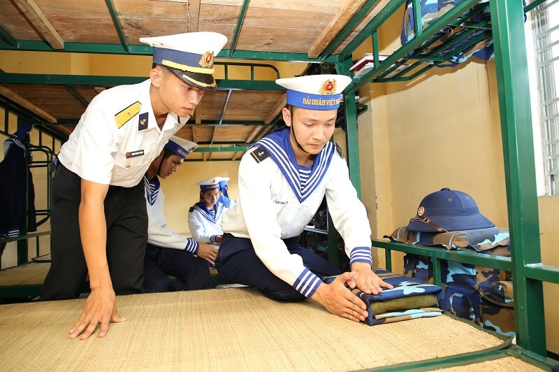 Cung cấp quân trang miễn phí