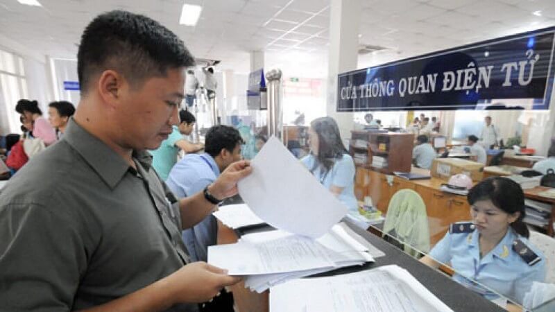 Làm thủ tục đăng ký tờ khai hải quan