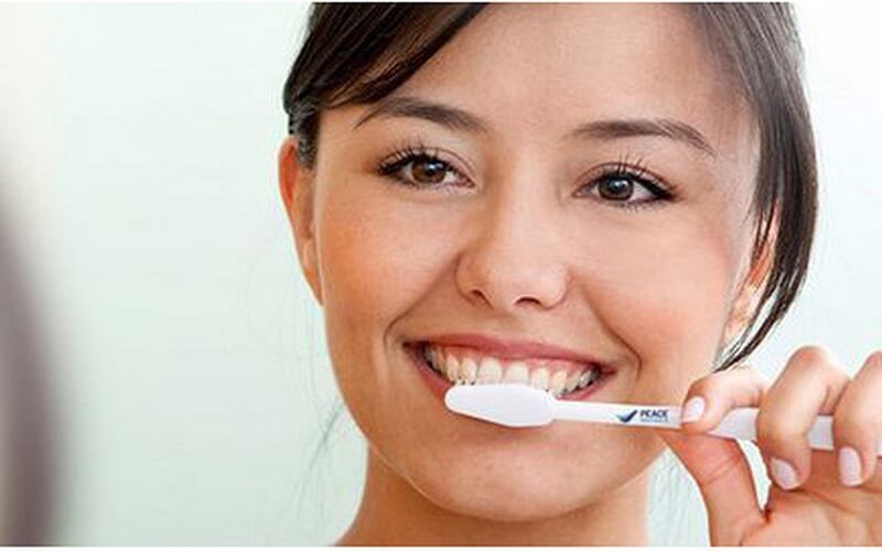 Cần chú ý đánh răng thật nhẹ nhàng