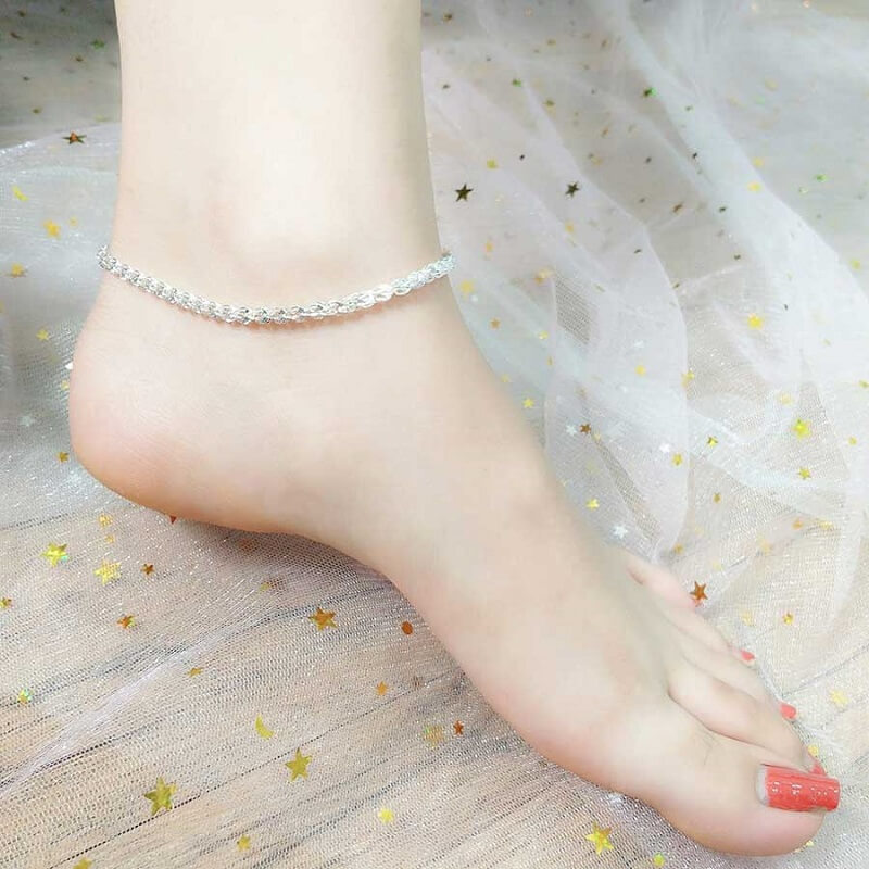 Lắc chân giúp tô điểm cho đôi chân ngọc ngà