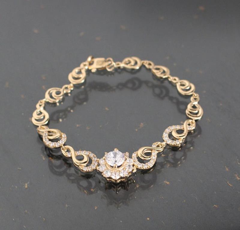 Lắc tay vàng thu hút tài lộc cho chủ nhân