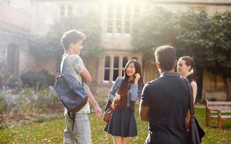 Hình thành thái độ, hành vi, thói quen tốt khi đi du học