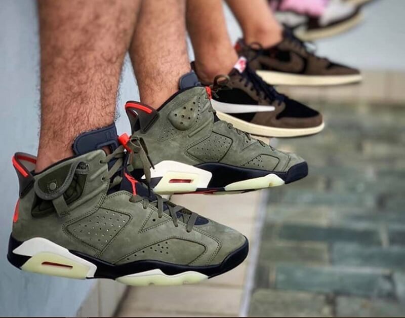 Hãy ướm giày vào chân, cảm giác sẽ tố cáo đâu là giày fake