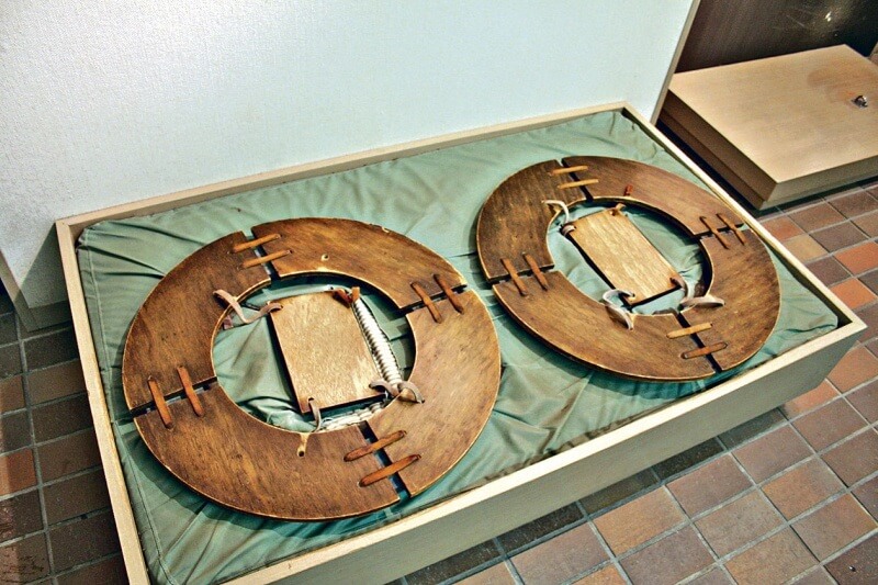 Người ta tin rằng Shinobi sử dụng dụng cụ đặc biệt để đi trên mặt nước