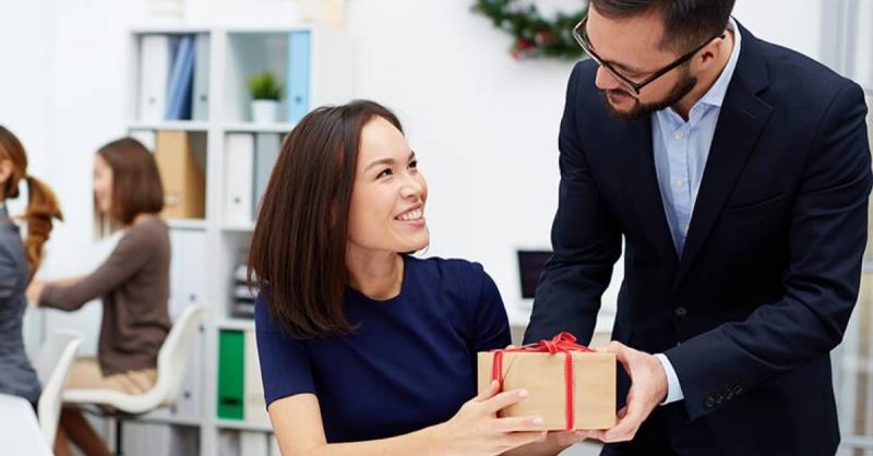 Những điều cần ghi nhớ khi lập mẫu quyết định tặng quà khách hàng