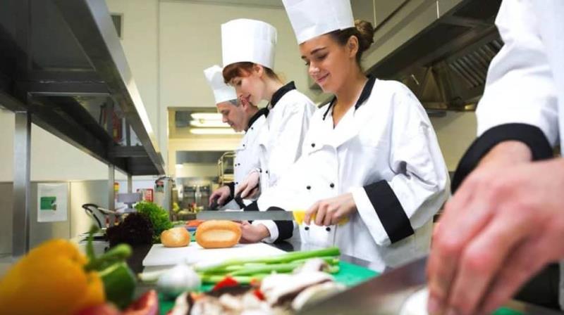 Điều phối công việc và giám sát nhân viên