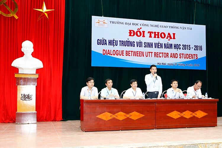 Đối thoại giữa trường học với sinh viên