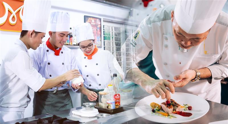 Viết nội dung tờ đơn ứng tuyển vị trí phụ bếp